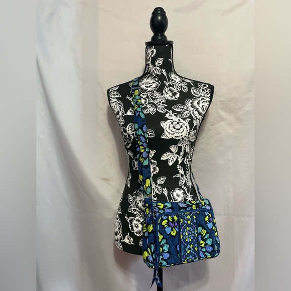 Vera Bradley Little Hipster - Picture 3 of 6